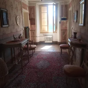 Giulia Affittacamere Lura
